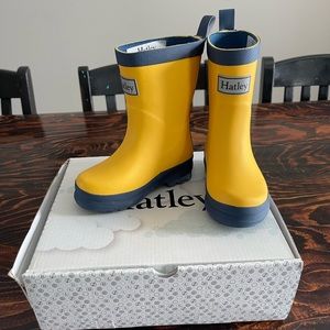 Classic Kids Rain Boot - Yellow & Navy - Size 6